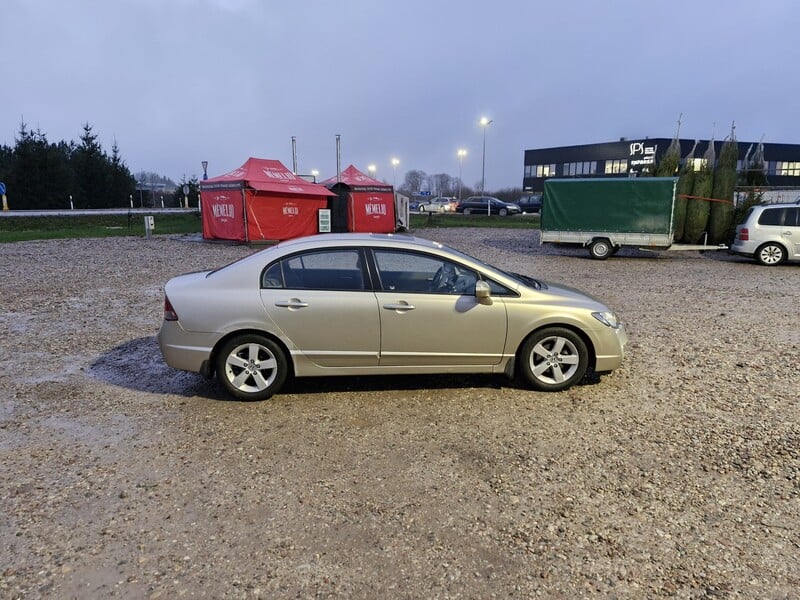 Photo 4 - Honda Civic 2008 y Hatchback