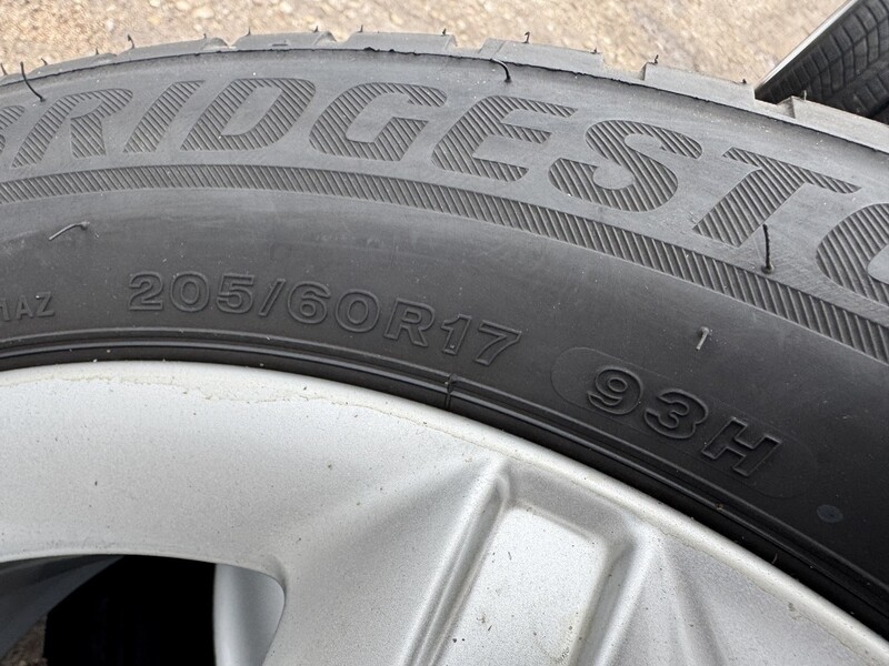 Фотография 7 - Bridgestone Siunciam, 5mm 2021m R17 зимние шины для автомобилей