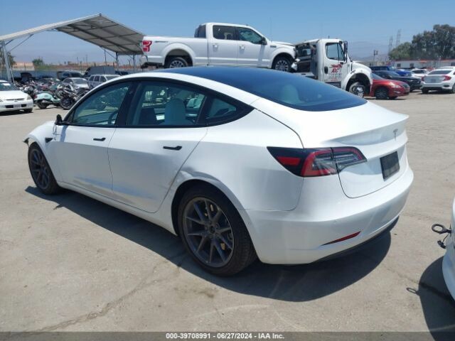 Photo 3 - Tesla Model 3 2021 y Sedan