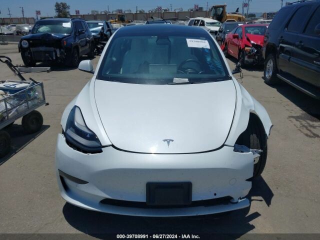 Photo 13 - Tesla Model 3 2021 y Sedan