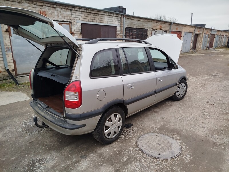 Photo 1 - Opel Zafira Life 2004 y Van