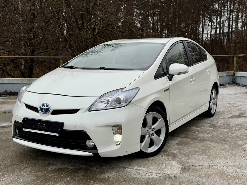 Фотография 1 - Toyota Prius Hybrid Prestige 2012 г