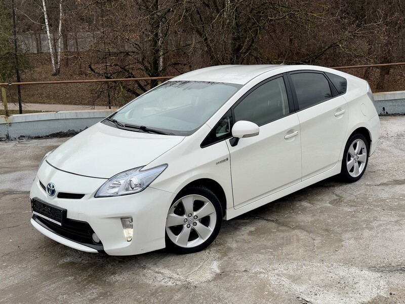 Фотография 14 - Toyota Prius Hybrid Prestige 2012 г