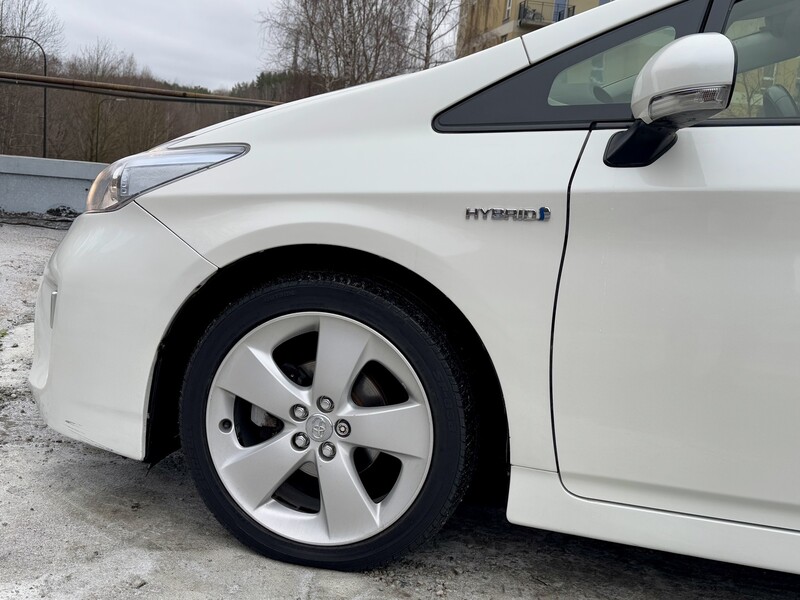 Фотография 15 - Toyota Prius Hybrid Prestige 2012 г