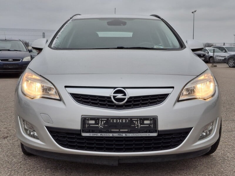 Photo 1 - Opel Astra 2011 y Wagon