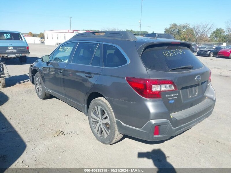 Фотография 3 - Subaru OUTBACK 2018 г Универсал