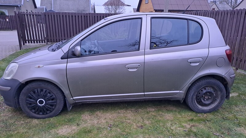 Photo 8 - Toyota Yaris 2005 y Hatchback