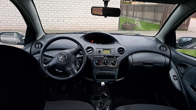 Photo 13 - Toyota Yaris 2005 y Hatchback