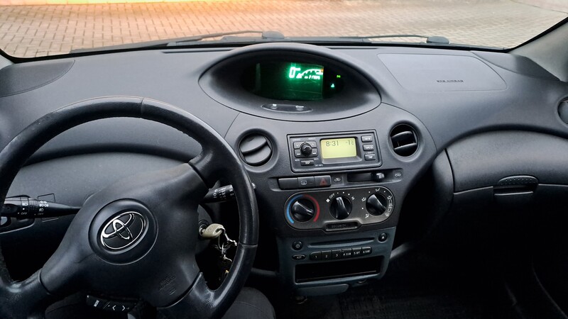 Photo 14 - Toyota Yaris 2005 y Hatchback