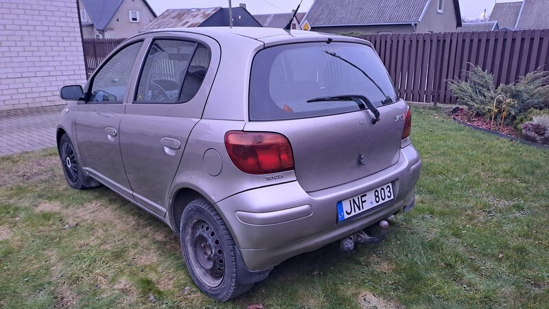 Photo 7 - Toyota Yaris 2005 y Hatchback