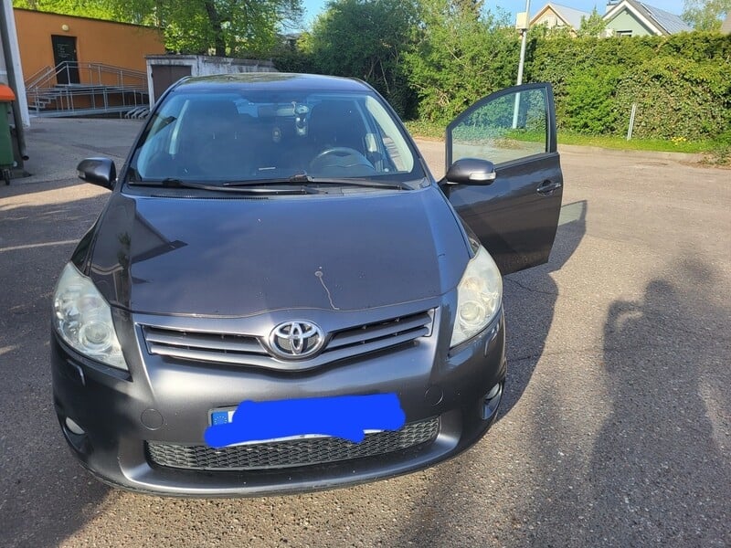 Фотография 6 - Toyota Auris 2010 г Хэтчбек