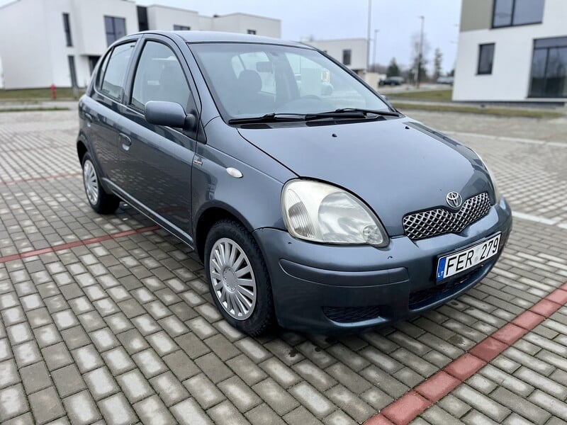 Фотография 1 - Toyota Yaris 2005 г Хэтчбек