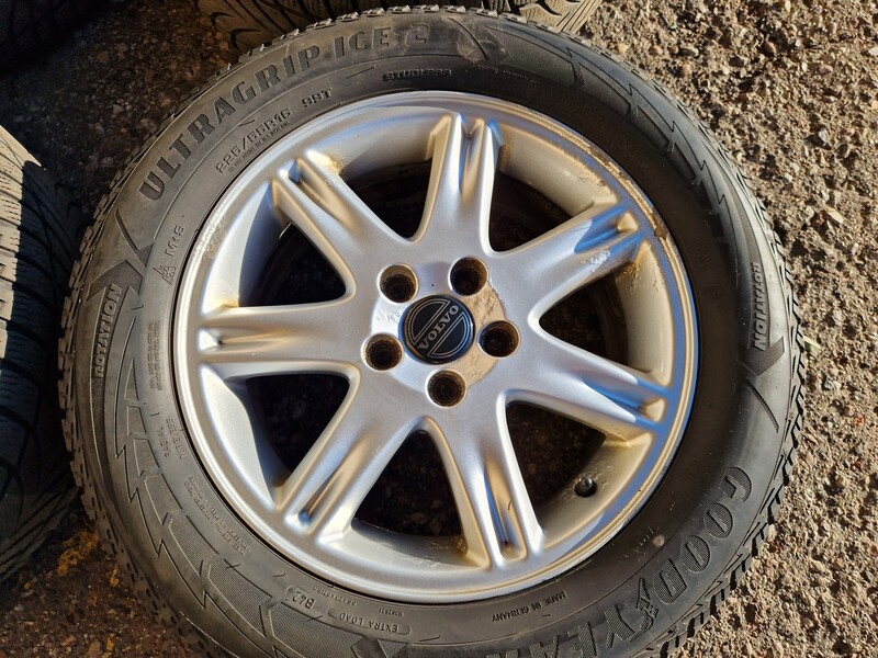 Photo 2 - Volvo light alloy R16 rims