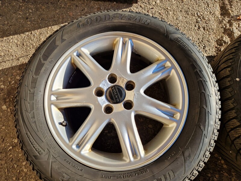 Photo 4 - Volvo light alloy R16 rims