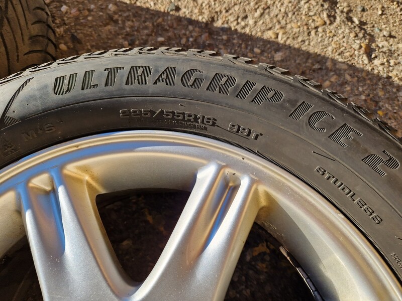 Photo 6 - Volvo light alloy R16 rims