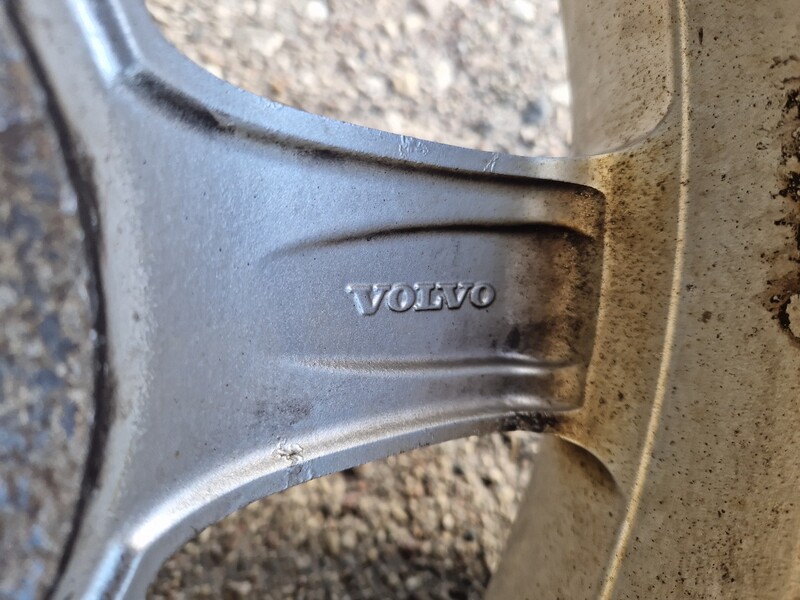 Photo 10 - Volvo light alloy R16 rims