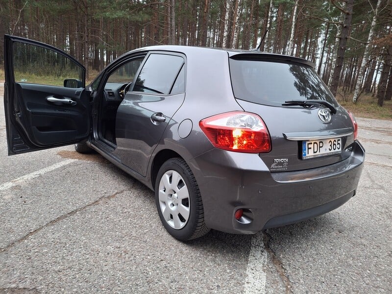 Фотография 5 - Toyota Auris 2010 г Хэтчбек