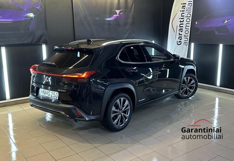 Photo 2 - Lexus UX 250h 2021 y Off-road / Crossover