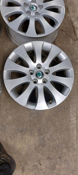 Photo 3 - Light alloy R17 rims