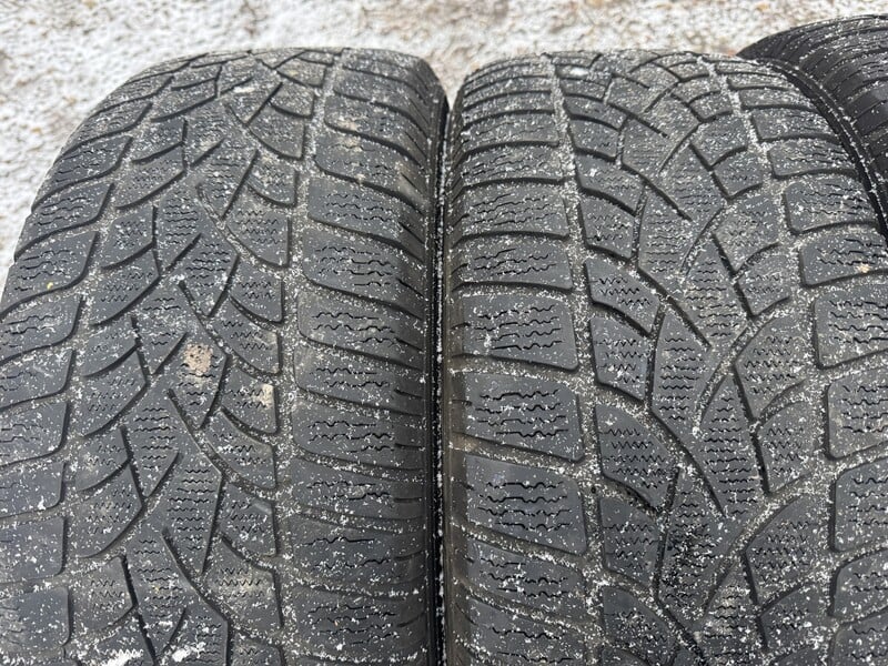 Photo 2 - Dunlop Siunciam, 4-5mm R18 winter tyres passanger car