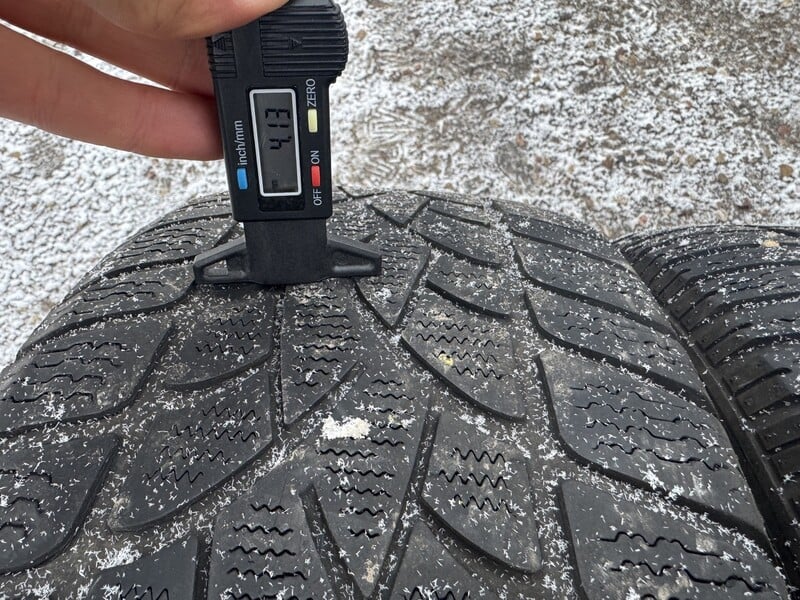 Photo 4 - Dunlop Siunciam, 4-5mm R18 winter tyres passanger car