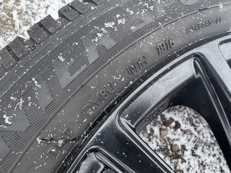 Photo 10 - Dunlop Siunciam, 4-5mm R18 winter tyres passanger car