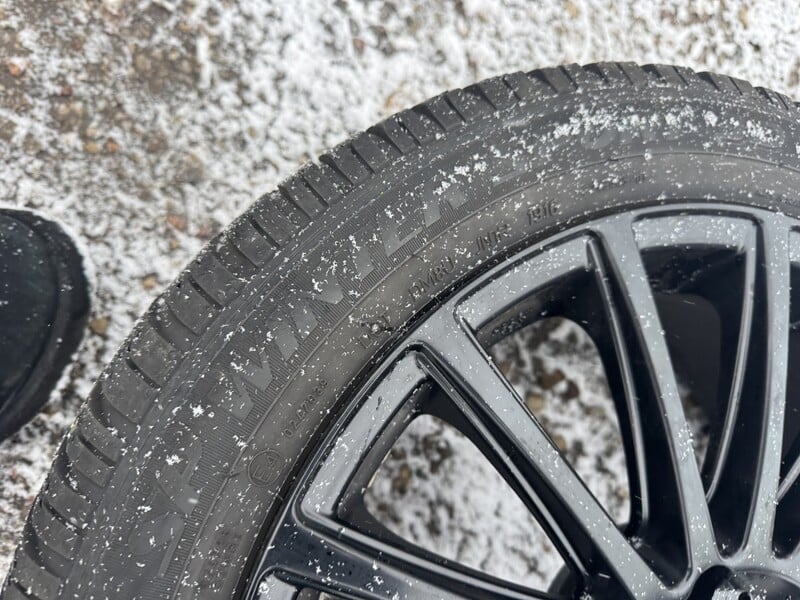 Photo 11 - Dunlop Siunciam, 4-5mm R18 winter tyres passanger car