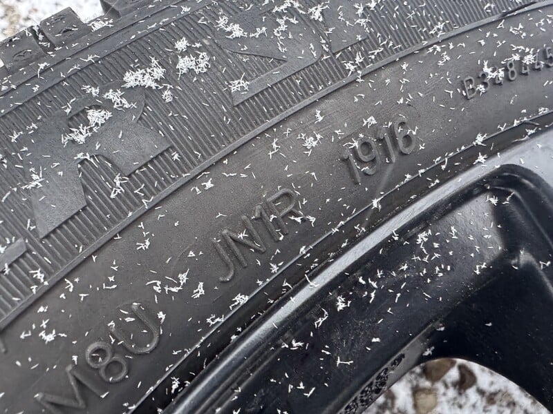 Photo 12 - Dunlop Siunciam, 4-5mm R18 winter tyres passanger car