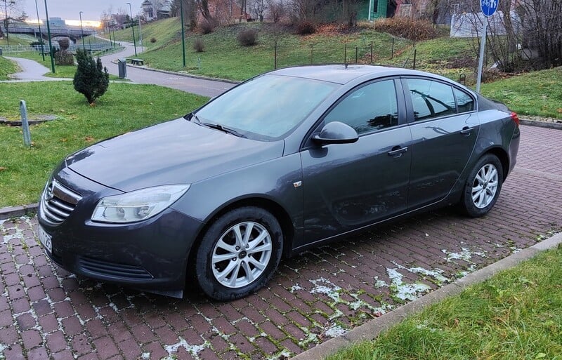 Photo 1 - Opel Insignia 2010 y Sedan