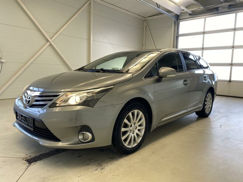 Photo 1 - Toyota Avensis 2012 y Wagon