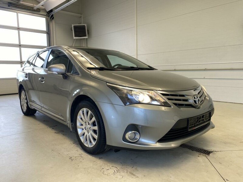 Photo 2 - Toyota Avensis 2012 y Wagon