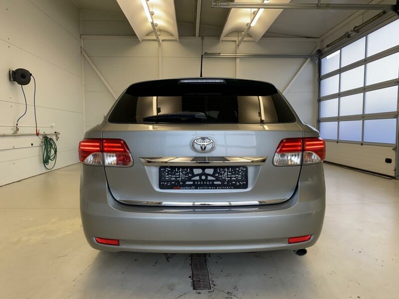 Photo 6 - Toyota Avensis 2012 y Wagon