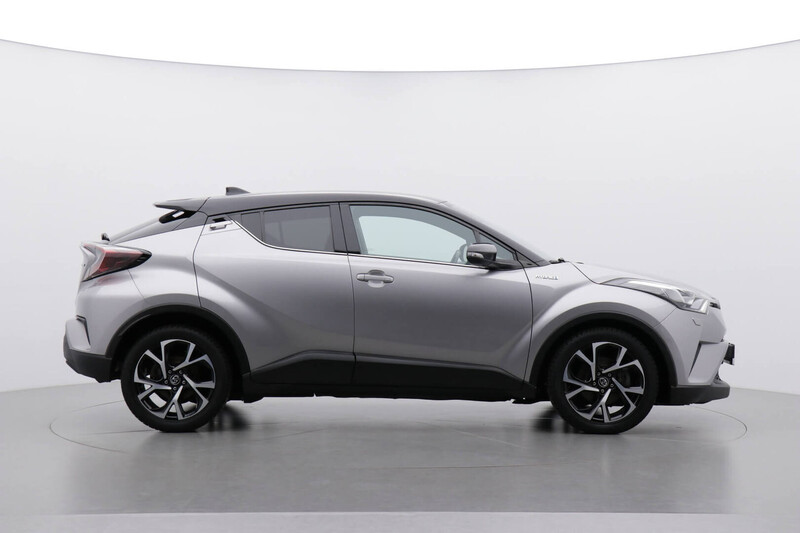 Фотография 16 - Toyota C-HR 2017 г Внедорожник / Кроссовер