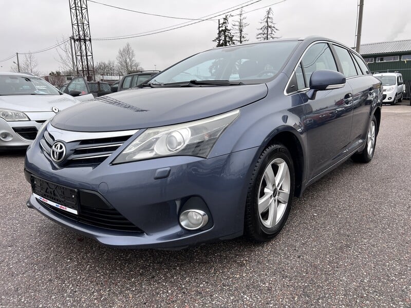 Фотография 3 - Toyota Avensis 2012 г Универсал