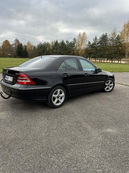 Photo 4 - Mercedes-Benz C 220 2003 y Sedan