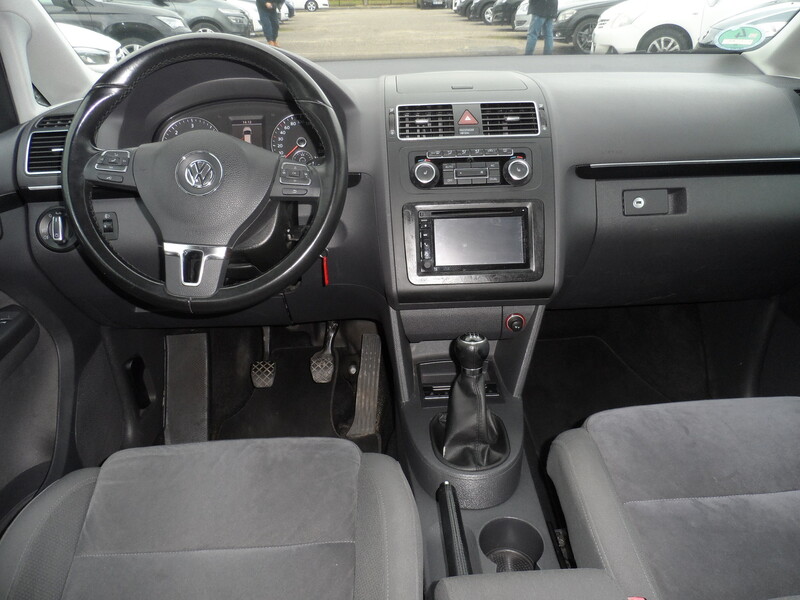 Photo 8 - Volkswagen Touran 2011 y Van