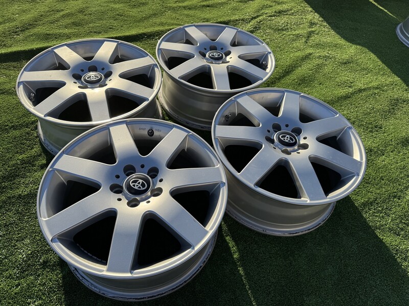 Photo 1 - Toyota Siunciam, 6.5J ET42 light alloy R16 rims