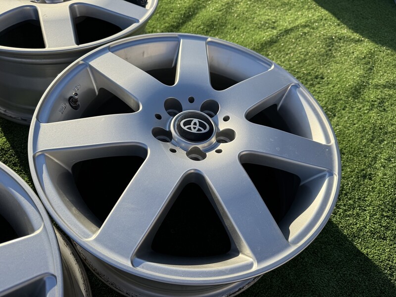 Photo 3 - Toyota Siunciam, 6.5J ET42 light alloy R16 rims