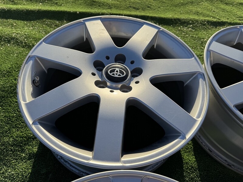 Photo 5 - Toyota Siunciam, 6.5J ET42 light alloy R16 rims