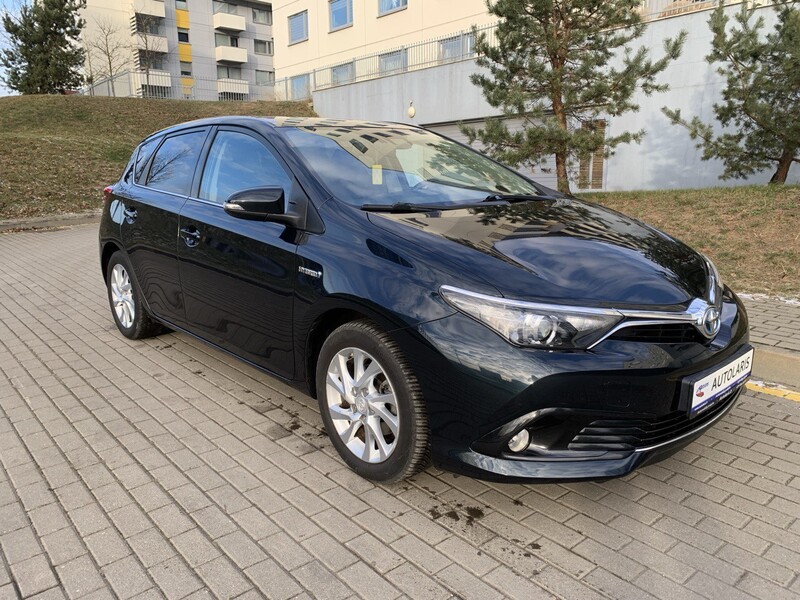 Фотография 3 - Toyota Auris Hybrid Comfort 2015 г