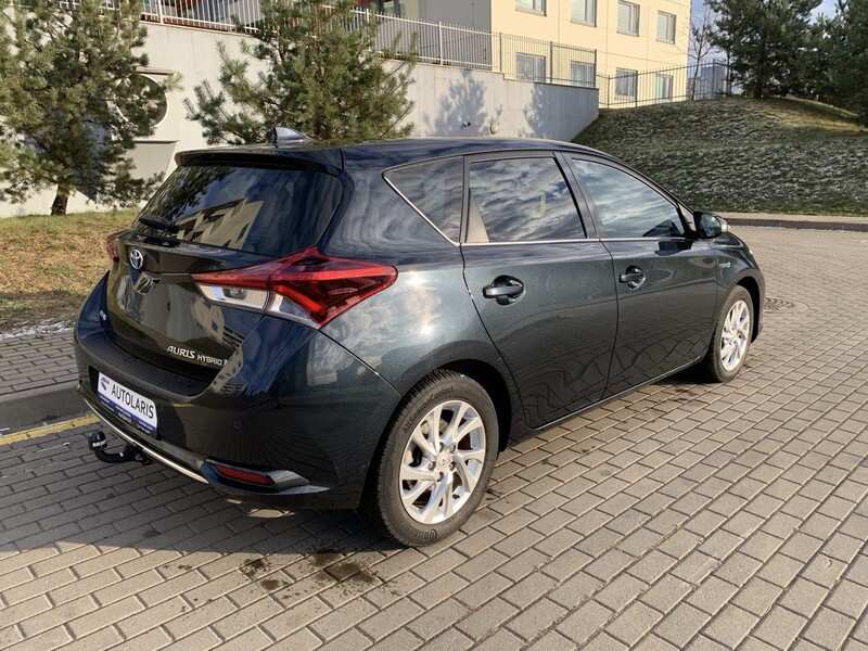 Фотография 5 - Toyota Auris Hybrid Comfort 2015 г