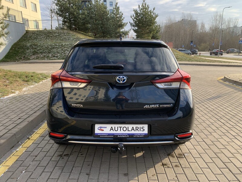 Фотография 6 - Toyota Auris Hybrid Comfort 2015 г