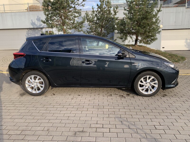 Фотография 4 - Toyota Auris Hybrid Comfort 2015 г