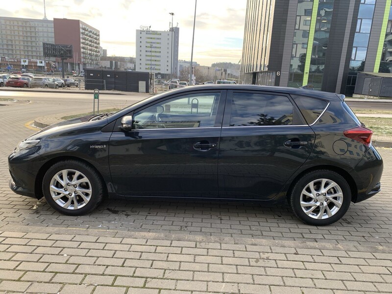 Фотография 8 - Toyota Auris Hybrid Comfort 2015 г