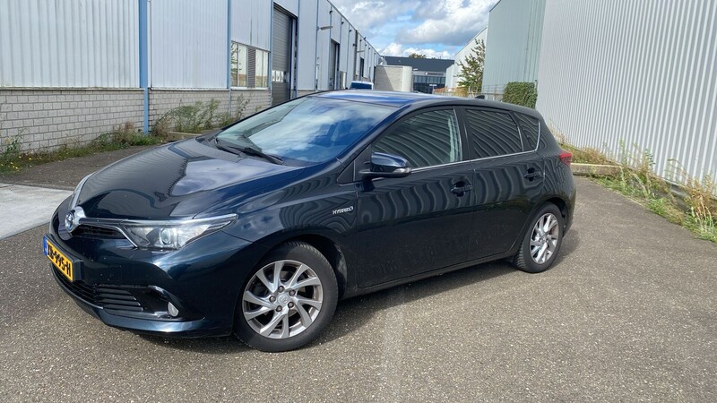 Фотография 29 - Toyota Auris Hybrid Comfort 2015 г