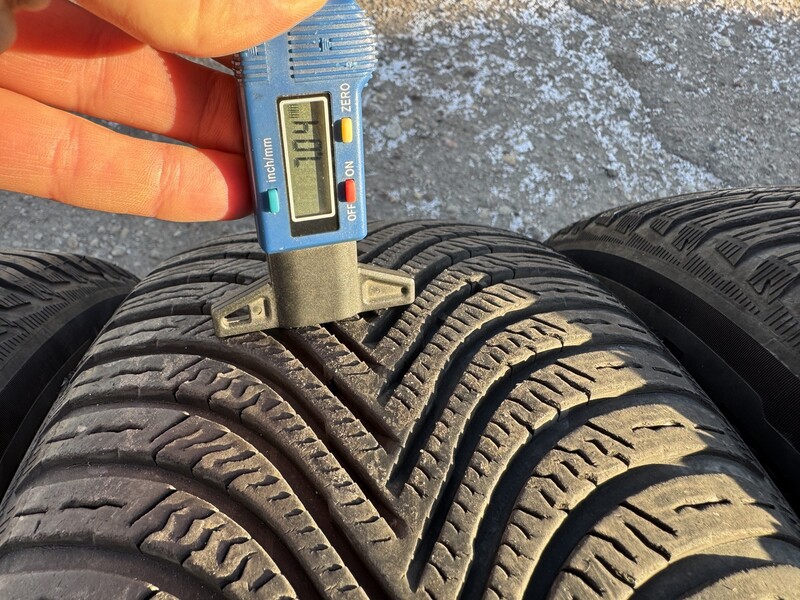 Photo 6 - Michelin Siunciam, 7-8mm 2018 R17 winter tyres passanger car