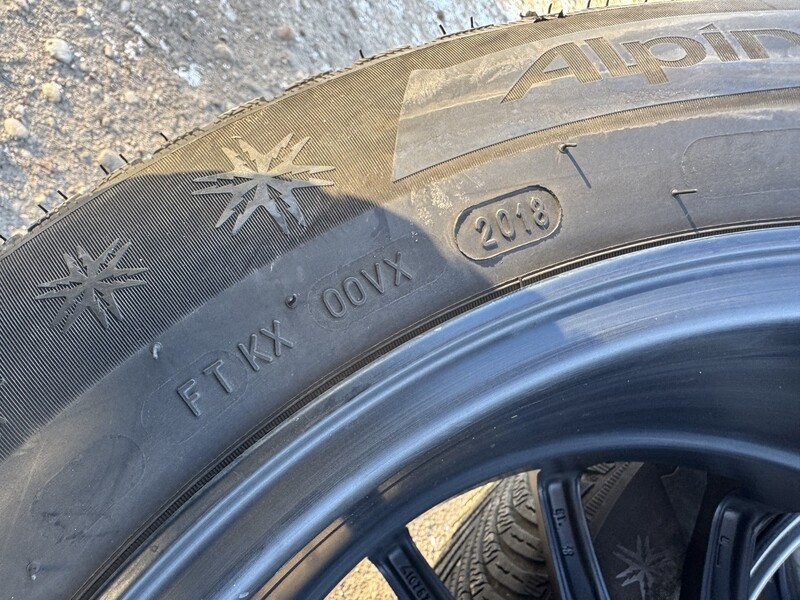 Photo 11 - Michelin Siunciam, 7-8mm 2018 R17 winter tyres passanger car