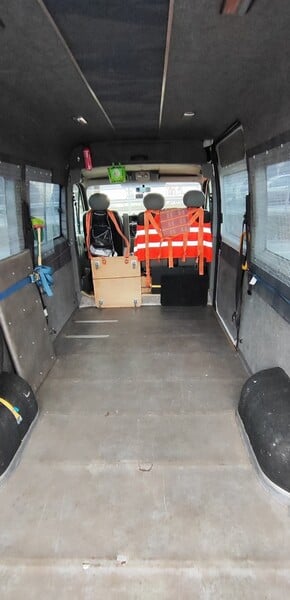 Photo 9 - Renault Master 2005 y Minibus