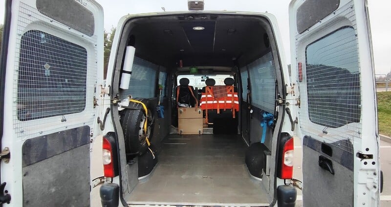 Photo 13 - Renault Master 2005 y Minibus