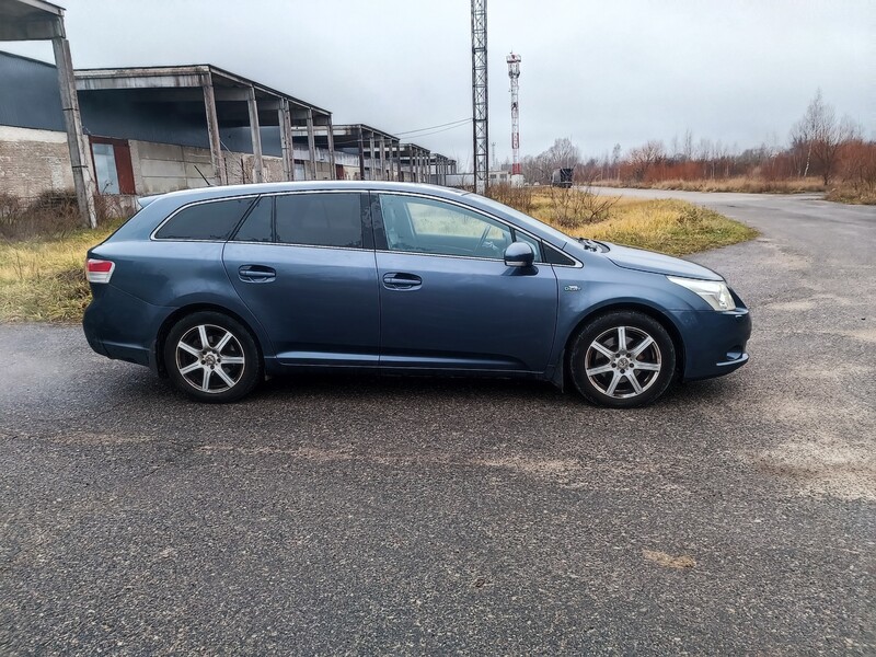 Фотография 4 - Toyota Avensis 2010 г Универсал